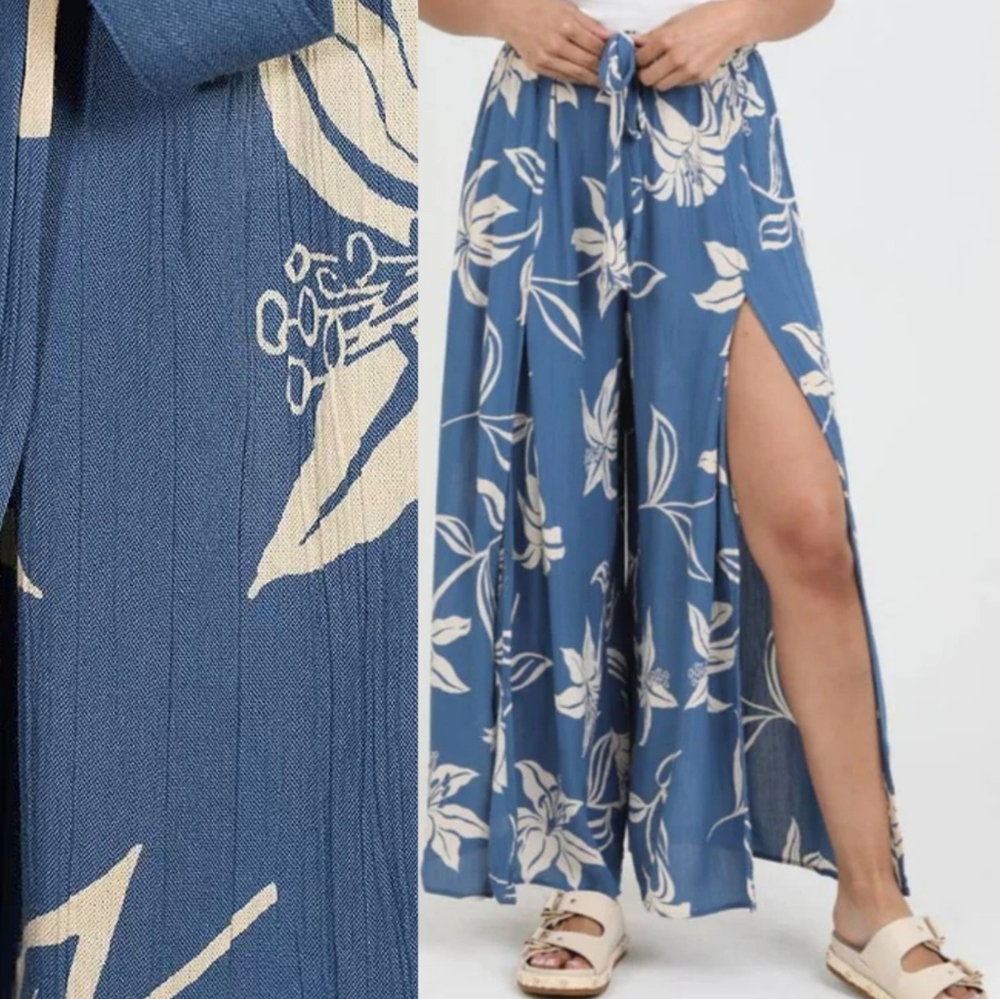 Angie Blue Floral Print Split Leg Pants Size Small